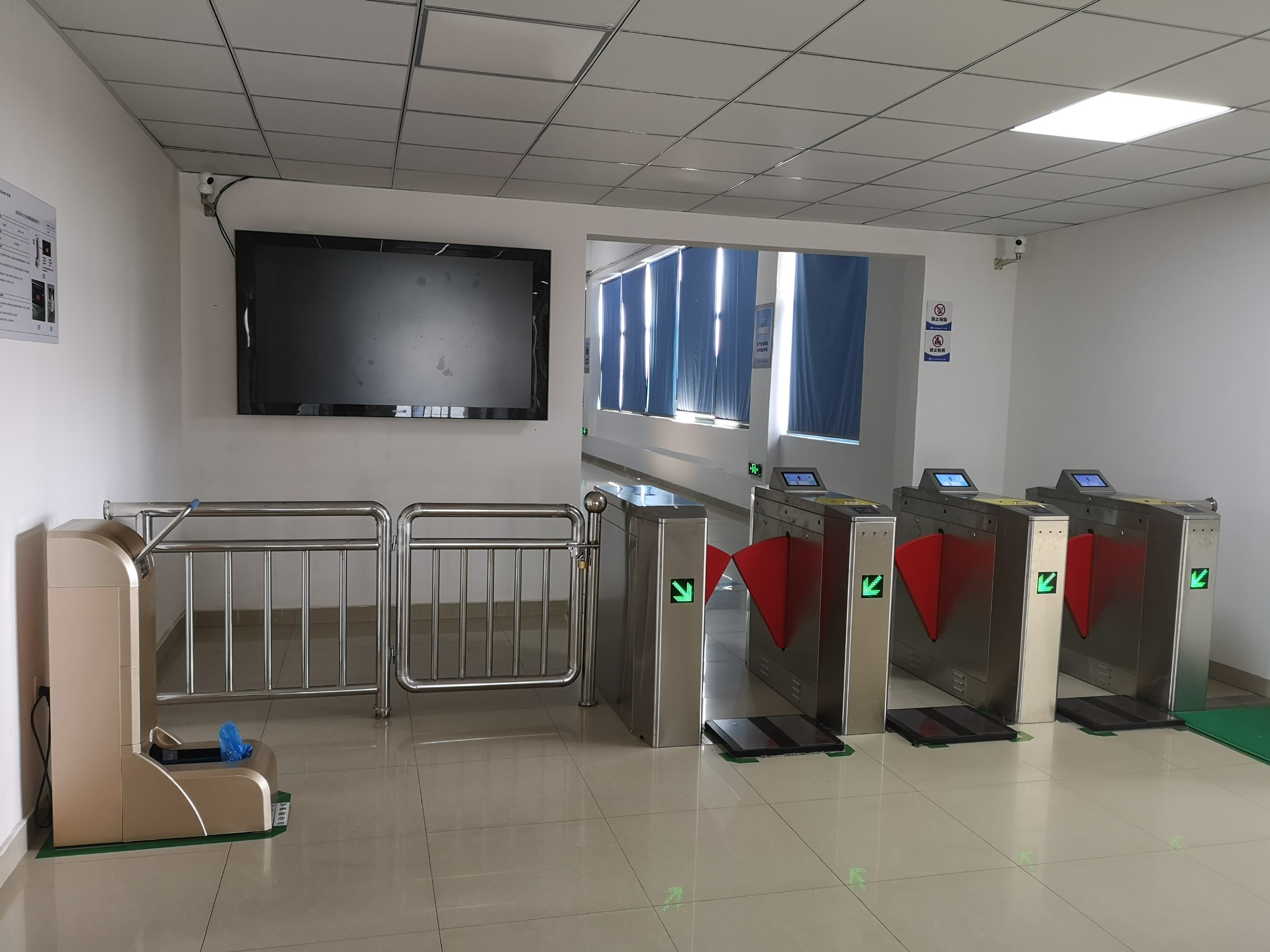 離子風機|離子風棒|靜電消除器|ESD門禁系統(tǒng)|HZR